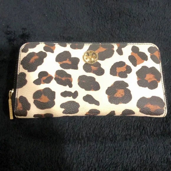 Tory Burch Leopard print wallet - Picture 1 of 5